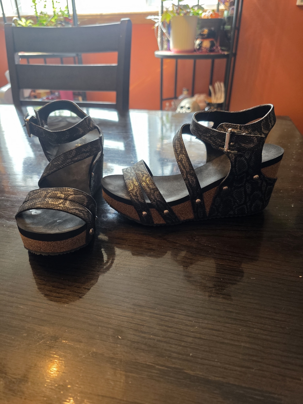 Y2k Womens Volatile Black snake print platform wedge sandals Size 7